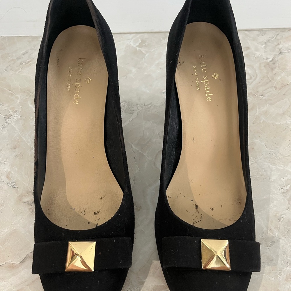 Kate Spade Black and Gold Heels with Elegant Pyramid Accent